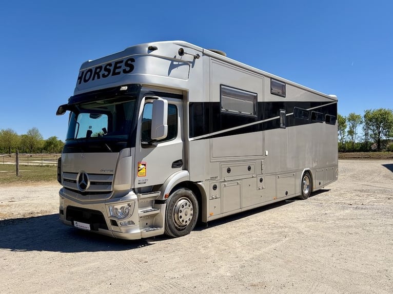 Mercedes-Benz Antos 1836 RJH samochód do przewozu koni, transporter dla 5 koni, z wysuwanym burtami,