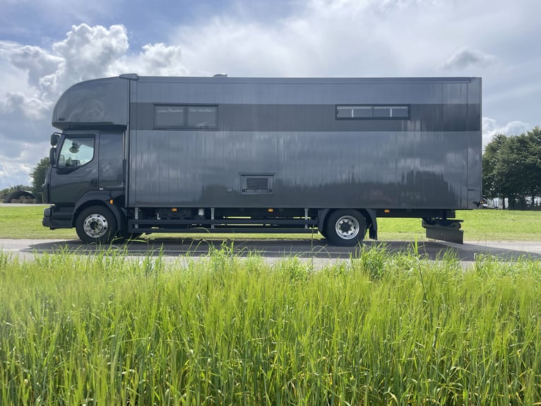 NEW - Volvo FL210 (AUT) - 5 horses and livingroom