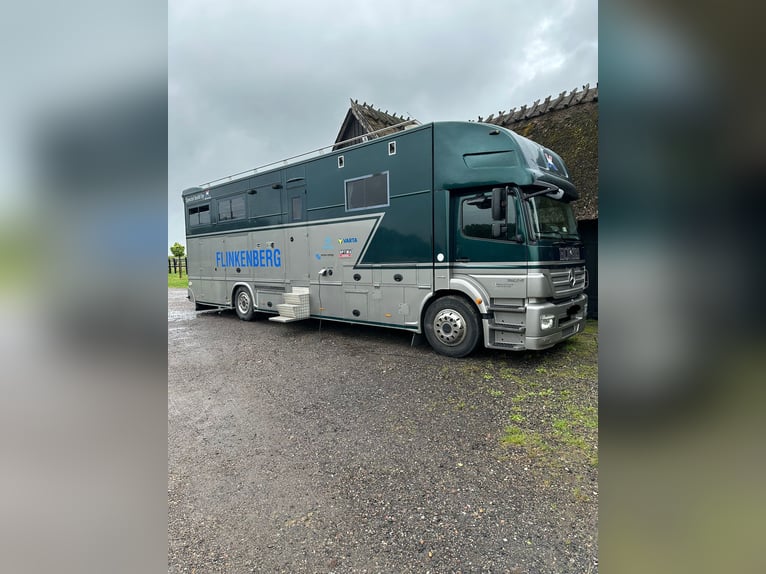 Mercedes Axor 6 Pferde + Wohnung mit Pop out 