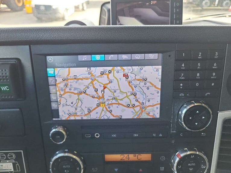 Mercedes-Benz Actros 2551 Horse Truck + Living (2017) —  5–6 horses — 23.236 km — Euro 6 Mercedes-Benz Actros 2551 Horse Truck + Living (2017) —  5–6 horses — 23.236 km — Euro 6