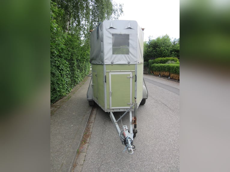 Pferdehänger mit Stallzelt. TÜV neu, Reifen neu