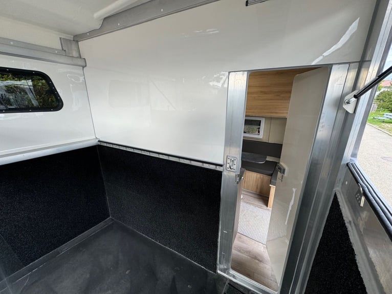  Pferdetransporter DT Trailer 2 Pferde mit Großer Wohnung 3,5t Klima-Heizung-Mautfrei