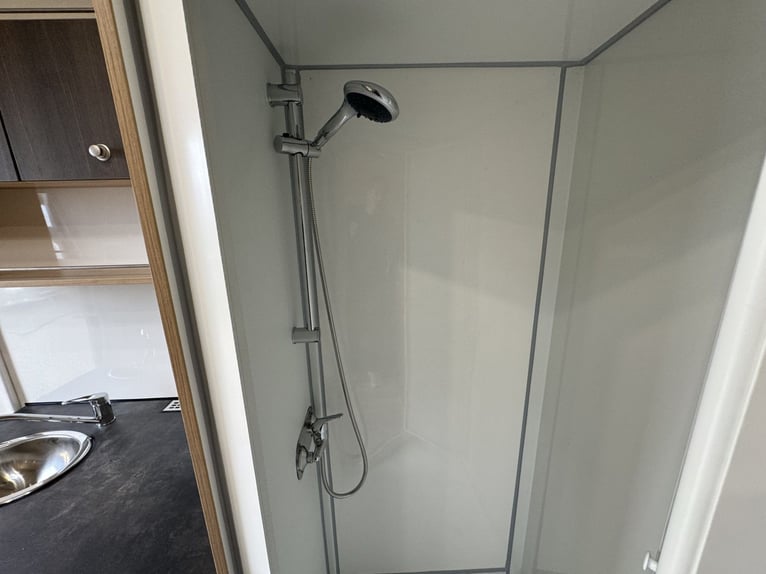  Pferdetransporter DT Trailer 2 Pferde mit Großer Wohnung 3,5t Klima-Heizung-Mautfrei