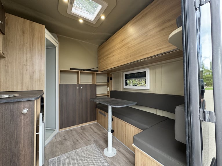  Pferdetransporter DT Trailer 2 Pferde mit Großer Wohnung 3,5t Klima-Heizung-Mautfrei