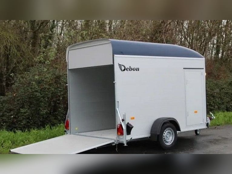 Przyczepa typu furgon Debon Roadster 400 – 1300 kg, przestronna, wytrzymała i wszechstronna