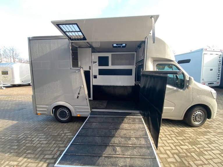 Renault transport de chevaux 3,5t, 1-2 Pf., 180 PS, Auf. NOUVEAU