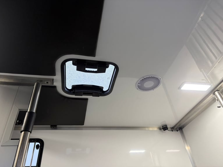 Używany transporter koni w doskonałym stanie