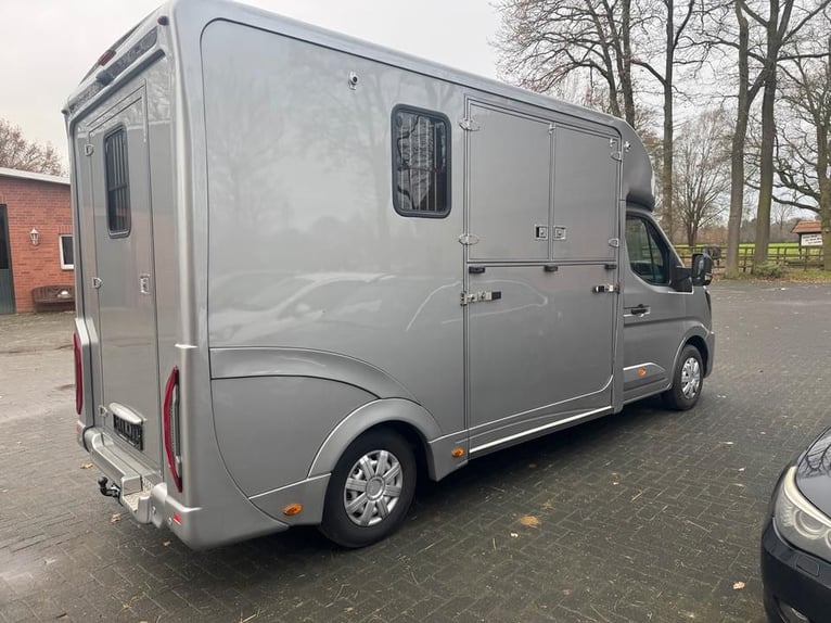 Renault Master Haras ATM na 1-2 konie, 150 KM