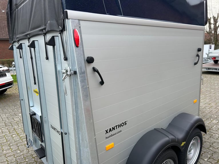 Humbaur Pferdeanhänger Xanthos 2400 2,4t Sattelkammer 100km/h Dark Blue
