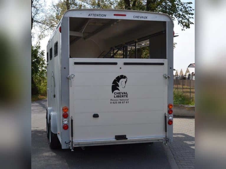 Koń Liberte Optimax / Maxi 4, na 4 konie, pełne wyposażenie, aluminium