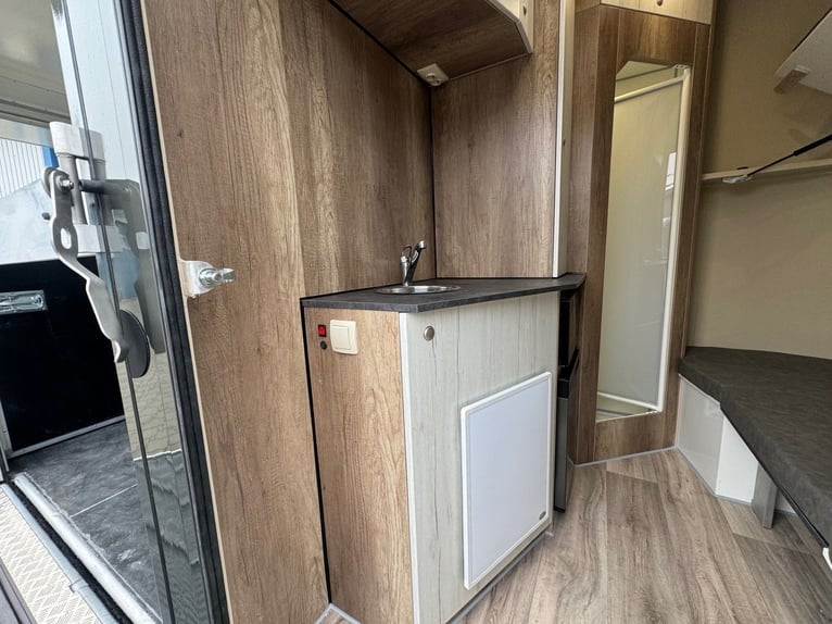 Pferdeanhänger Pferdetransporter DT Trailer 2 Pferde mit Wohnung/Sattelschrank Viehtransporter