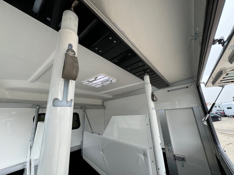 Pferdetransporter Pferdeanhänger 3,5t DT Trailer 3Pferde mit Wohnung Wohnabteil mit Dusche 