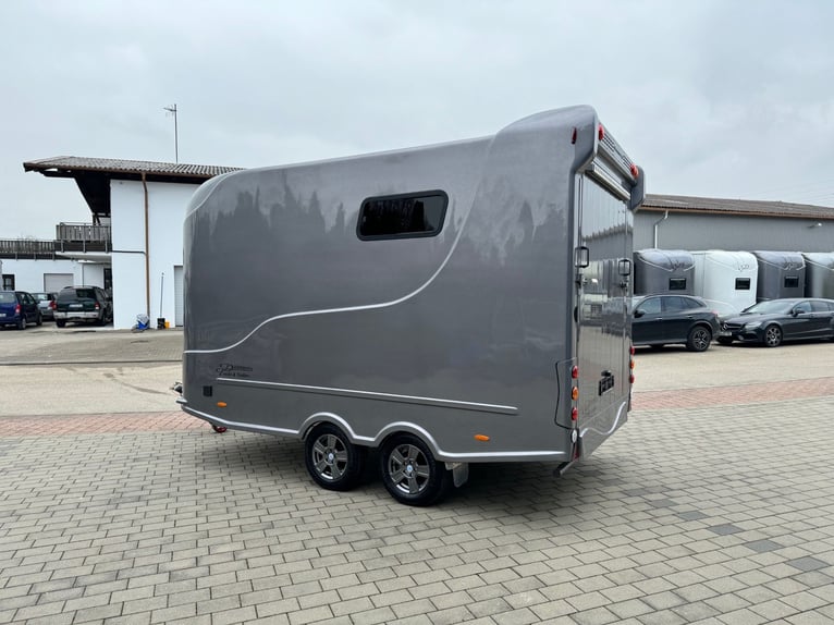 Pferdetransporter Pferdeanhänger 3,5t DT Trailer 3Pferde mit Wohnung Wohnabteil mit Dusche 