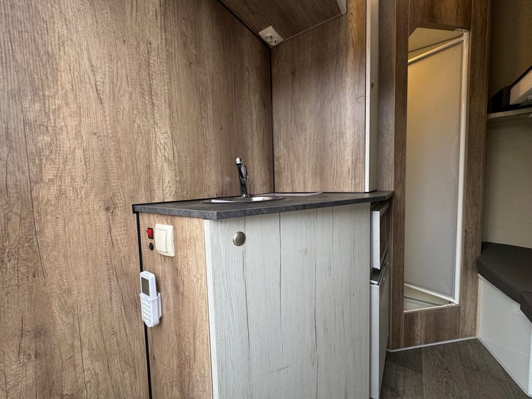 Pferdetransporter Pferdeanhänger DT Trailer Hengst mit Wohnung Horsetrailer 