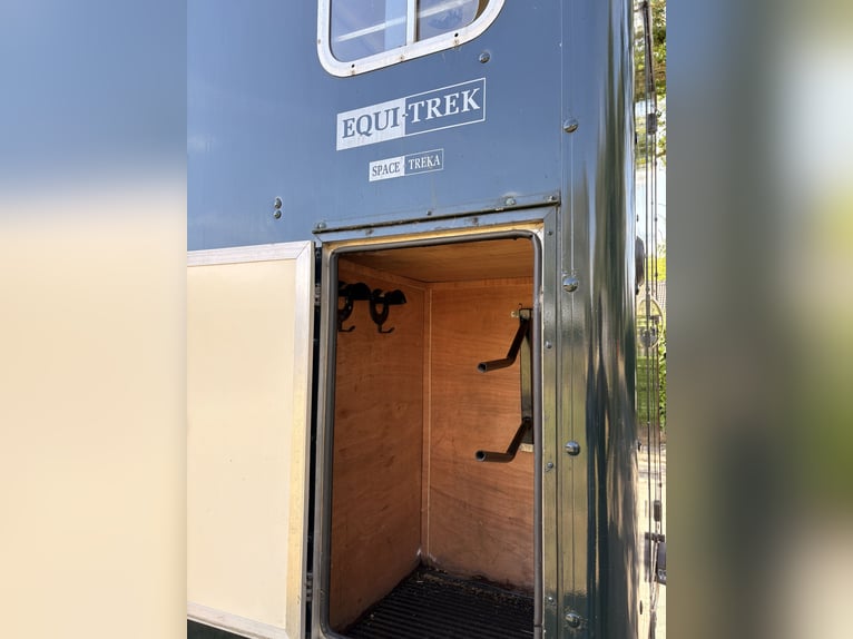 Przyczepa koniowa Equi-Trek Space-Treka L z bocznym wejściem