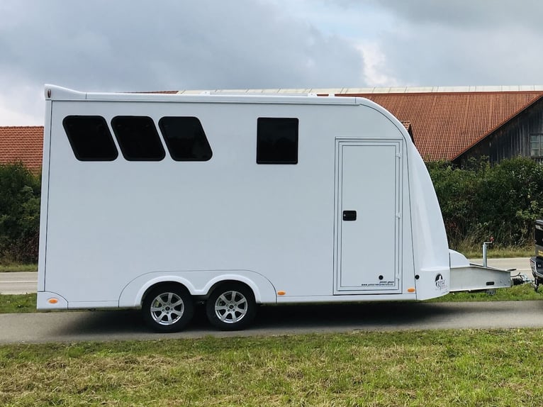 RJH 675 Trailer für 3 Pferde mit großer Wohnung, Dusche und Doppelbett – Gebrauchtfahrzeug