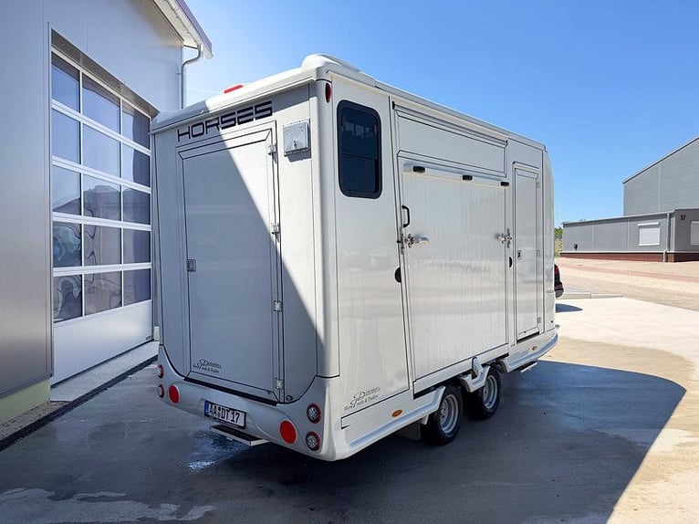 Transporter dla koni, przyczepa konna DT Trailer, ogier z mieszkaniem, przyczepa konna, horse traile