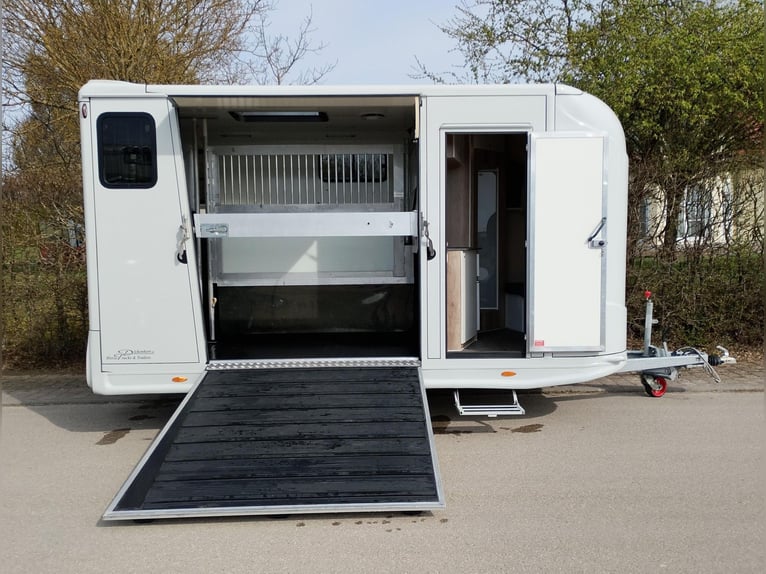 Transporter dla koni, przyczepa konna DT Trailer, ogier z mieszkaniem, przyczepa konna, horse traile