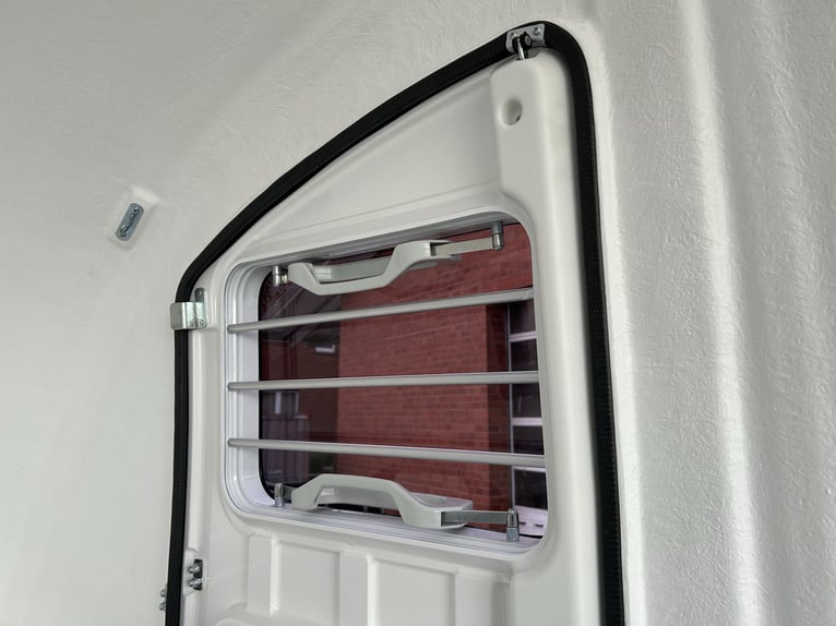 Humbaur Pferdeanhänger Pegasus Style 2700 S 2,7t Sattelkammer 100km/h Dark Blue