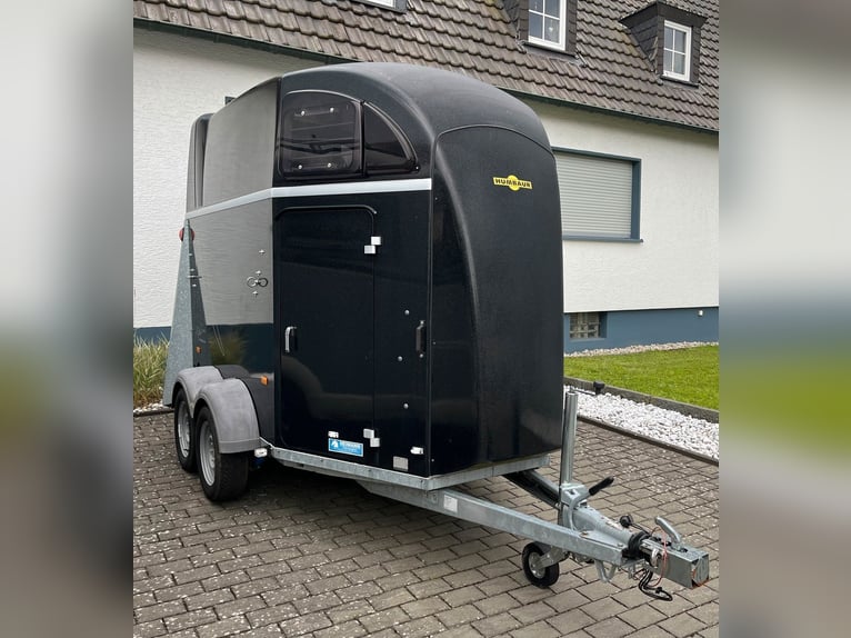 HUMBAUR Pferdeanhänger Zephir Aero 2400 Kg m SK extra hoch