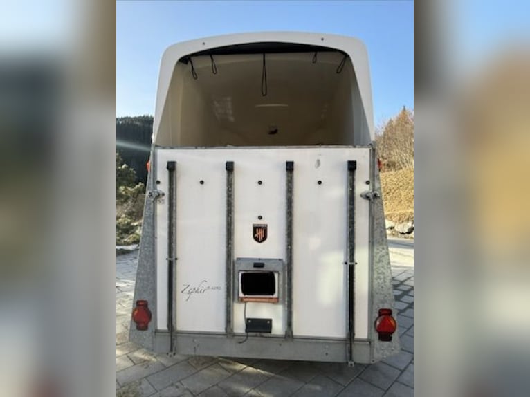 Humbaur Zephir AERO dwupokojowy przyczepa dla koni