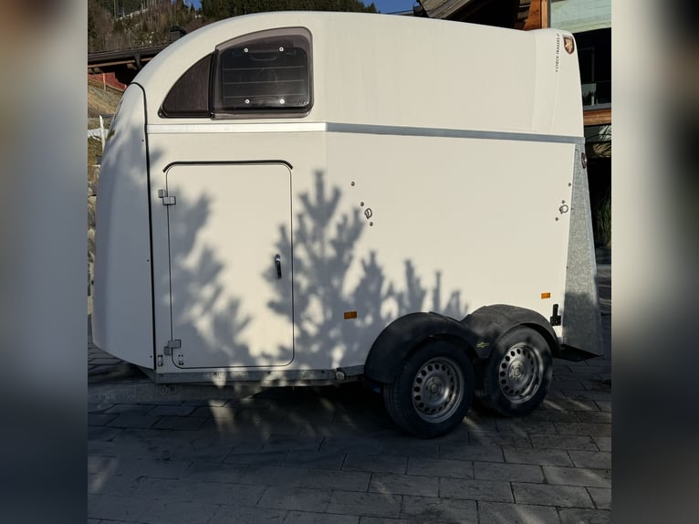 Humbaur Zephir AERO dwupokojowy przyczepa dla koni