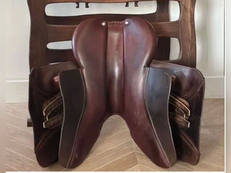 Siodło CWD 2Gs SE25 17,5" Siodło CWD 2Gs SE25 17,5"