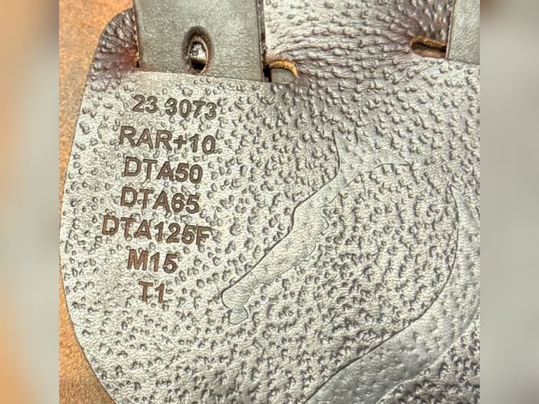 Siodło skokowe marki Antares w rozmiarze 17,5. Model Evolution-D