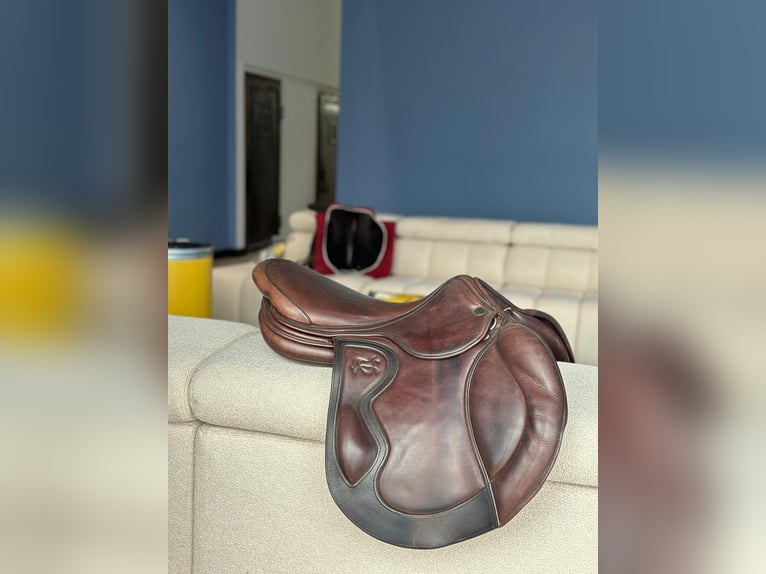 Siodło skokowe Elfab w rozmiarze 18”