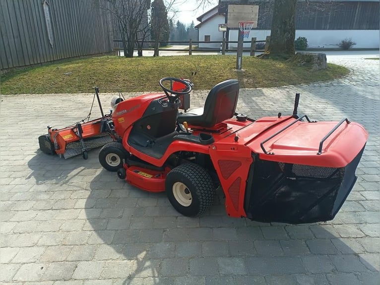 Kubota GR1600 kosiarka traktorek z silnikiem Diesla wraz z odkurzaczem Kersten