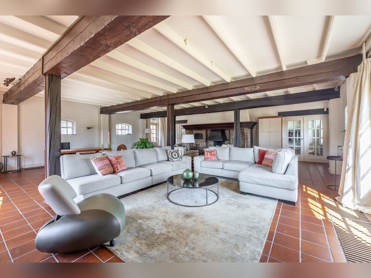 Charming Equestrian Property with Excellent Facilities in a Unique Setting