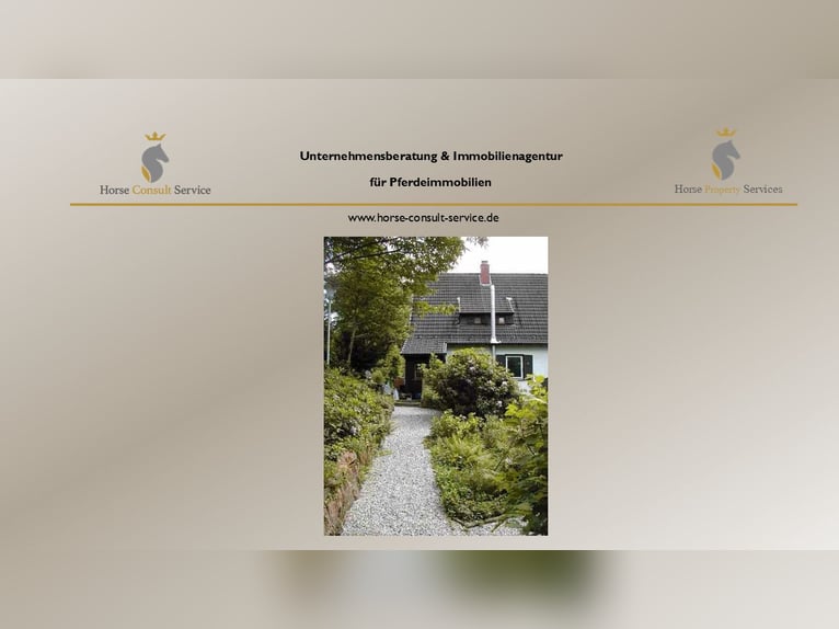 Dom z stajnią, roundpenem i placem do jazdy konnej w spokojnej okolicy na obrzeżach miejscowości