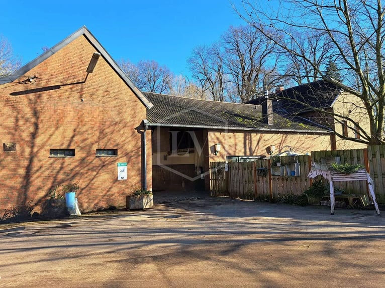 Idyllisch gelegene Reitanlage in Mönchengladbach