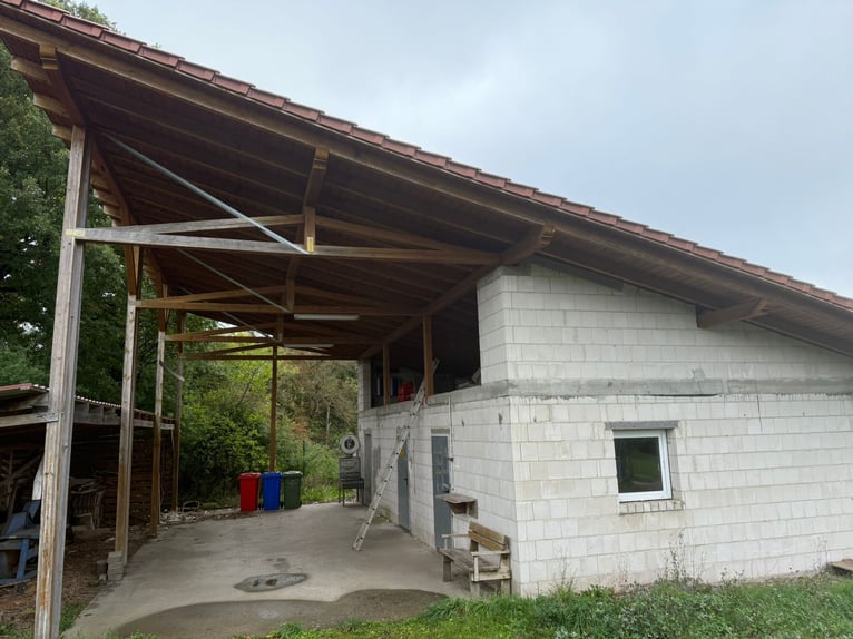 Idyllisches Landanwesen mit Wohnhaus und Stallungen in Unterfranken
