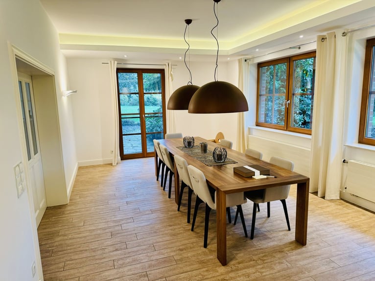 Luxuriöse Reitanlage mit viel Wohnraum und Komfort