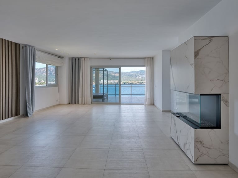 MALLORCA: Apartment in erster Meereslinie mit Bootsgarage