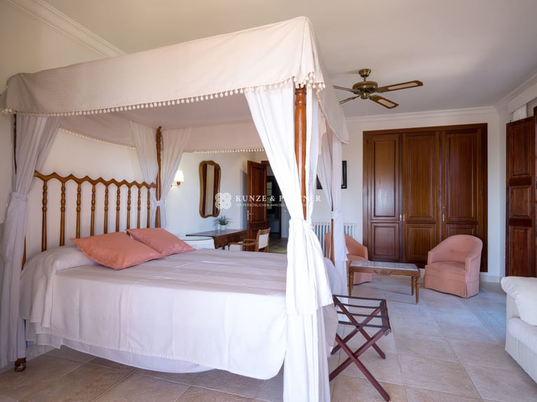 Mallorca: Landhotel 37 Hektar Land, alte Stallungen und Möglichkeit zur Pferdehaltung