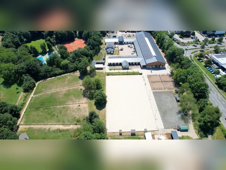 Moderne und rentable Reitanlage im Einzugsgebiet Bonn/Köln mit hochwertigem Wohnhaus