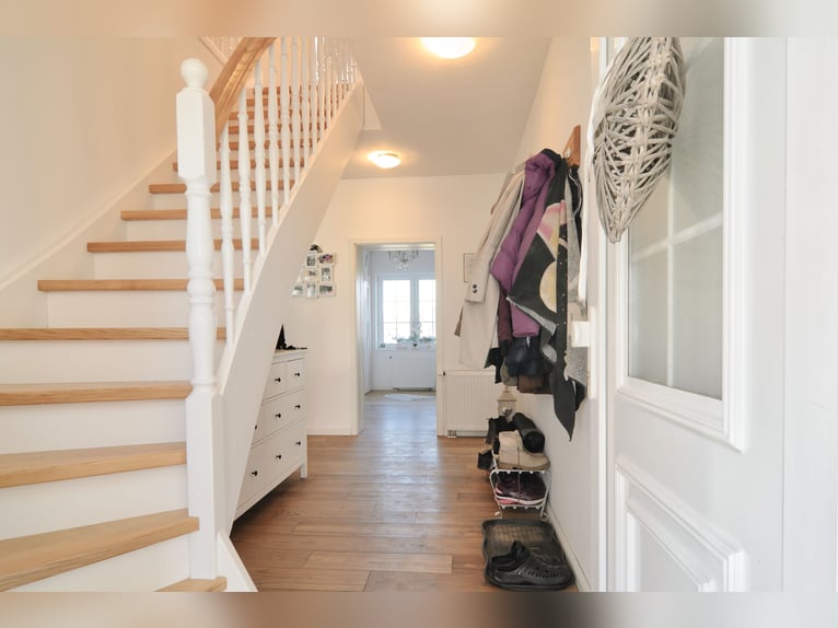 Odnowiony dom jednorodzinny z możliwością hodowli koni w Oberkrämer