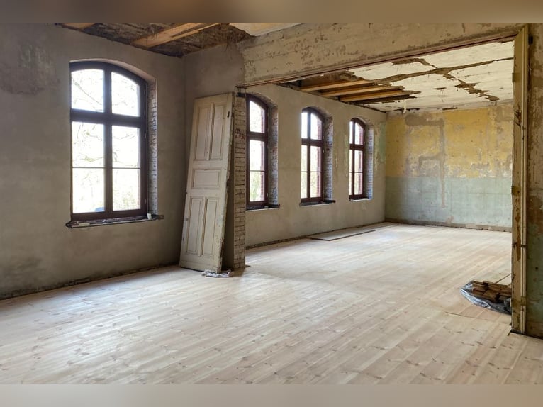 OPEN HOUSE am 28.9.: Gutshaus Scharpzow mit 2,2 ha und zusätzlichen Pachtflächen steht zum Verkauf