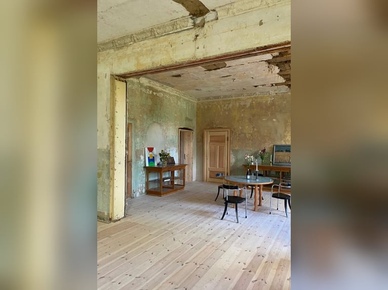 OPEN HOUSE am 28.9.: Gutshaus Scharpzow mit 2,2 ha und zusätzlichen Pachtflächen steht zum Verkauf