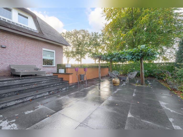 Posiadłość z profesjonalnymi obiektami jeździeckimi i przestronnymi opcjami mieszkalnymi