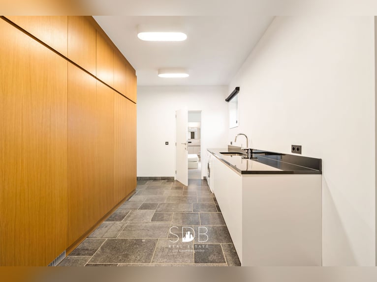 Prachtige villa in hoevestijl met bijgebouwen en graslanden op 89.070m² - 2811 Leest