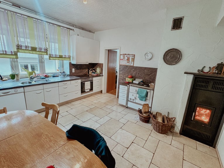 Reitanlage mit Wohnhaus, arrondierten Flächen und moderner PV-Anlage