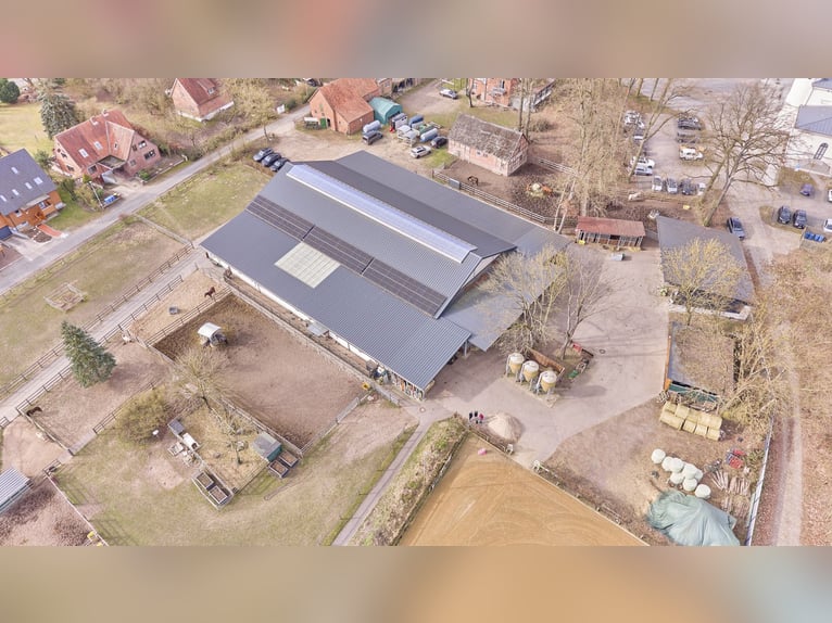 Stajnia konna w Dannenberg (Elbe) w Dolnej Saksonii – odrestaurowany dwór i dom mieszkalny z potencj