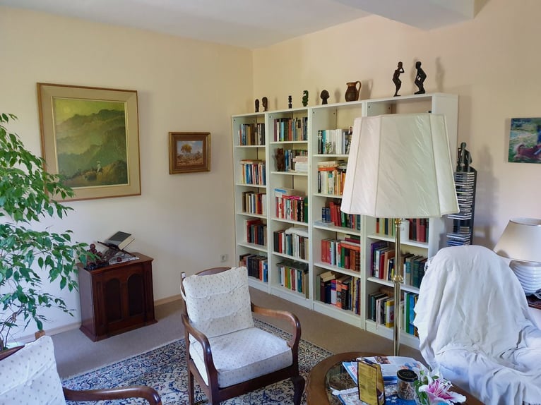 Stajnia konna w Harzu w Bad Sachsa – Duży gospodarstwo z własną stajnią i krytą ujeżdżalnią, położon