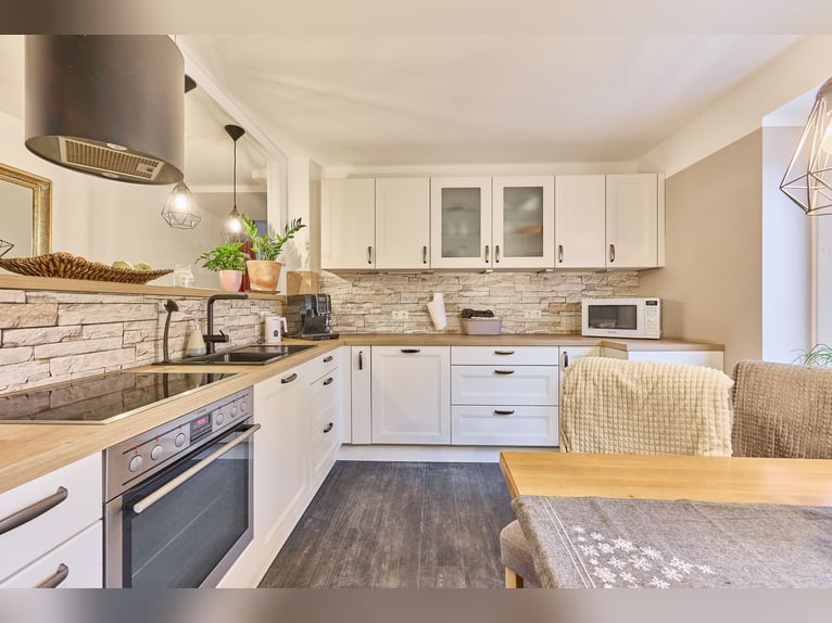 Stajnia w okolicach Hanoweru – zadbane stajnie, profesjonalne warunki treningowe i 4 mieszkania