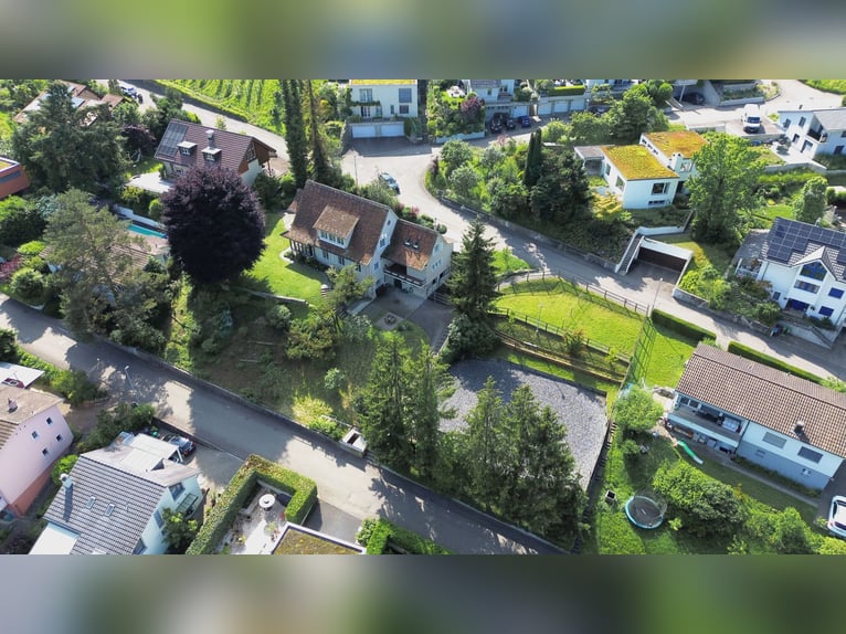 Stilvolles Landhaus mit Pferdestallung und Dressurplatz in ruhiger Lage nahe Basel