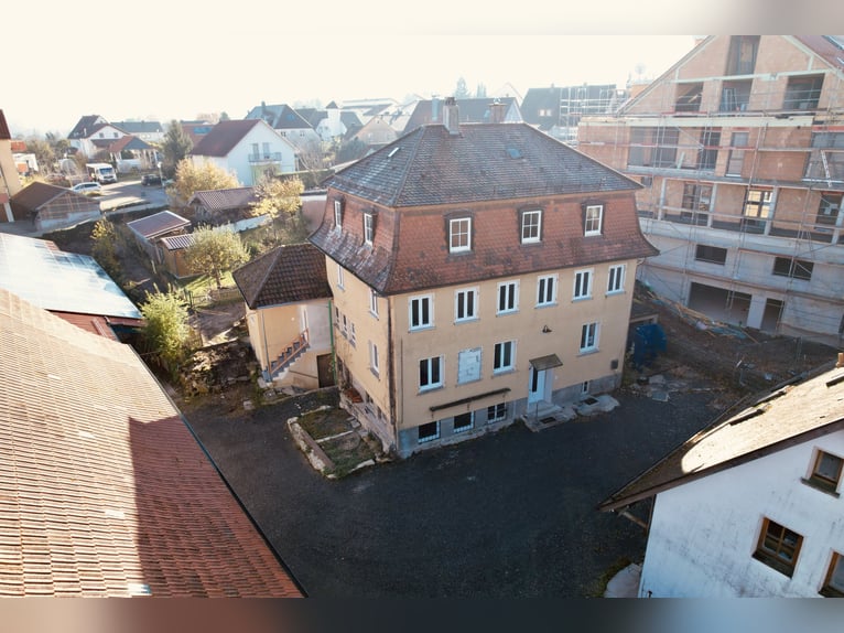 Vielseitiges Pferde- und Wohnensemble mit Ausbaupotenzial - Ideal für Tierklinik, Reitanlage uvm.