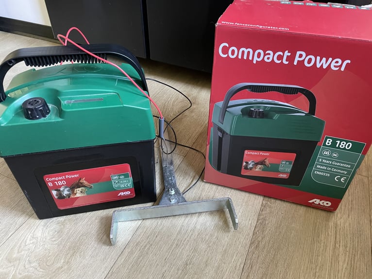 Urządzenie do elektrycznego pastwiska z baterią i dodatkowymi akcesoriami